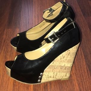 Chinese Laundry Blk Patent Leather Platform Wedges